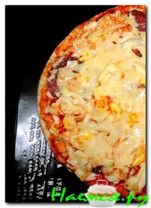 Пицца с ветчиной и яйцом