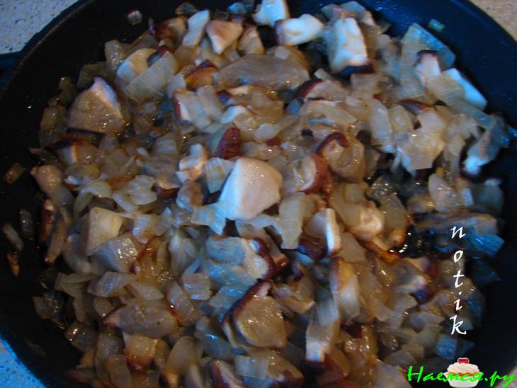 Картофельно-грибная бабка под корочкой из слоеного теста Картофельно-грибная бабка под корочкой из слоеного теста