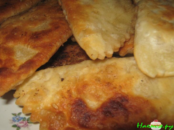 Чебуреки с ветчиной и сыром