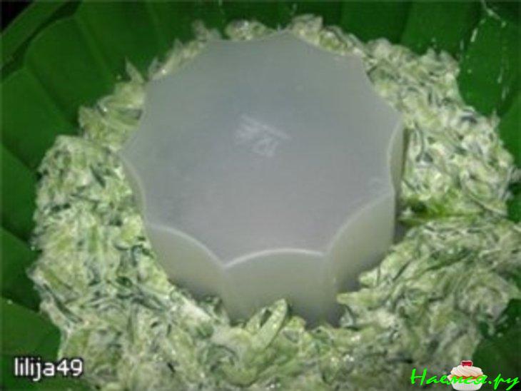 Овощной торт с колбасными розами