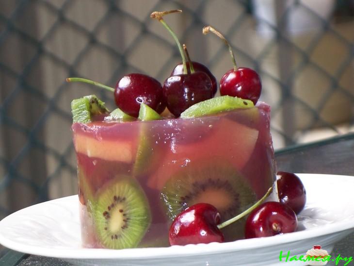 Творожно-фруктовый торт без выпечки