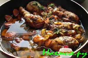 Куриные ножки с луком и морковью