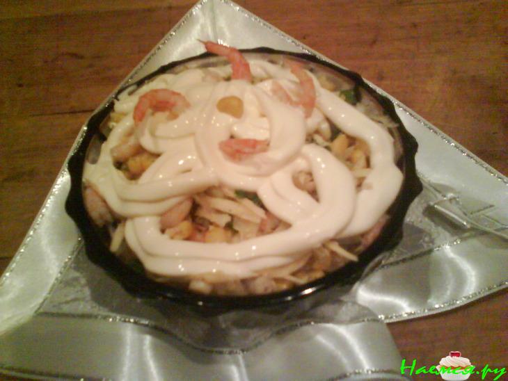 Пикантный салат из креветок и кукурузы Пикантный салат из креветок и кукурузы