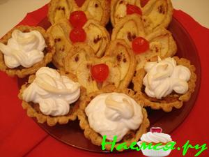 Корзиночки флан из слоёного теста с яблоками и миндалём