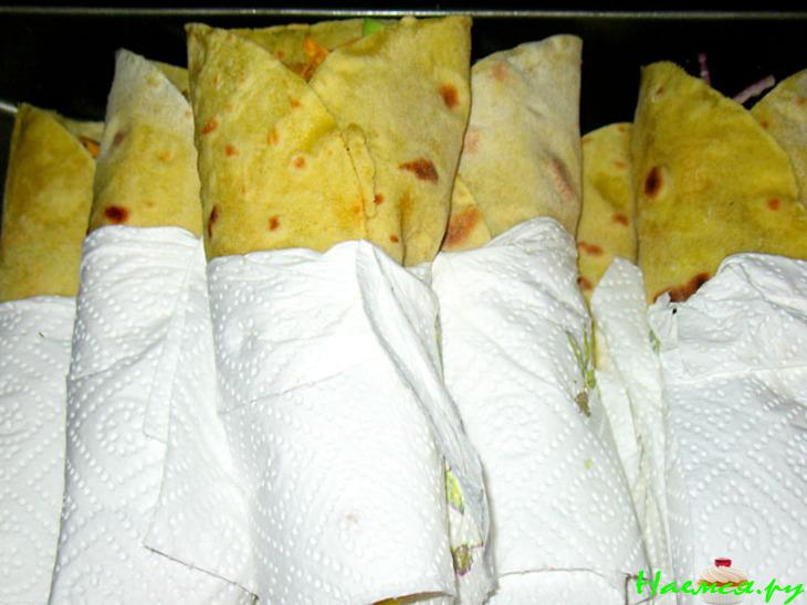 Буррито с начинкой из куриного мяса Буррито с начинкой из куриного мяса