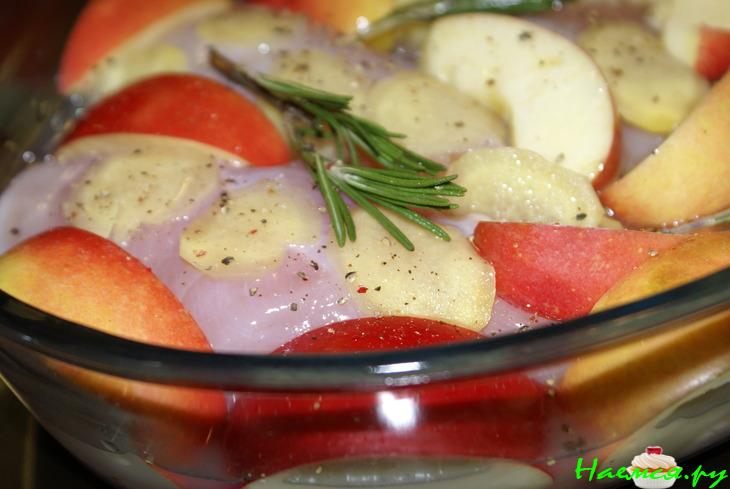 Курица с яблоками и имбирем