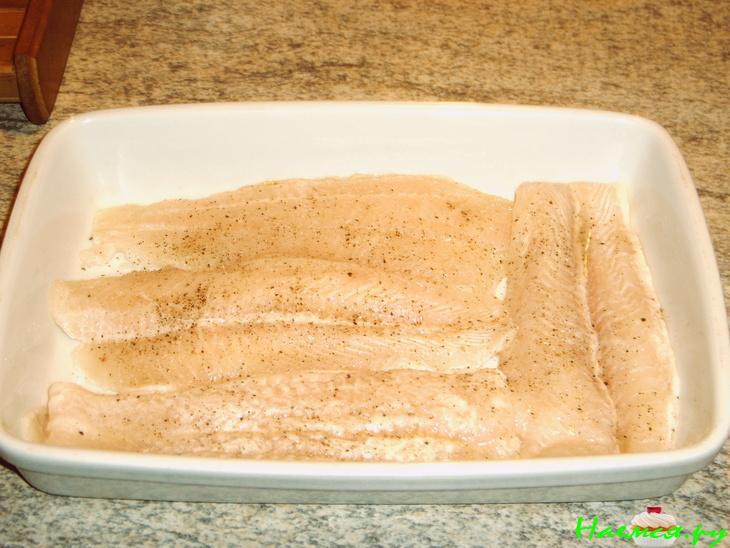 Рыбка в сухарях и сливочном соусе