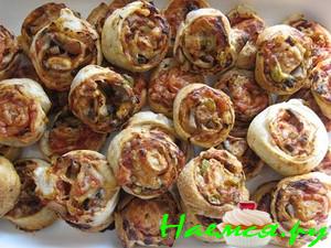 Рулетики из слоеного теста