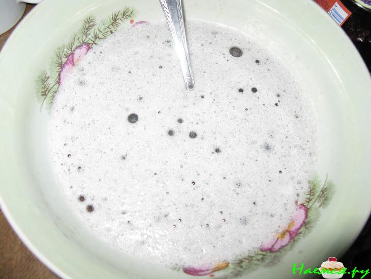 Пирог 'Кризис нам по зубам' с орехами и кремом