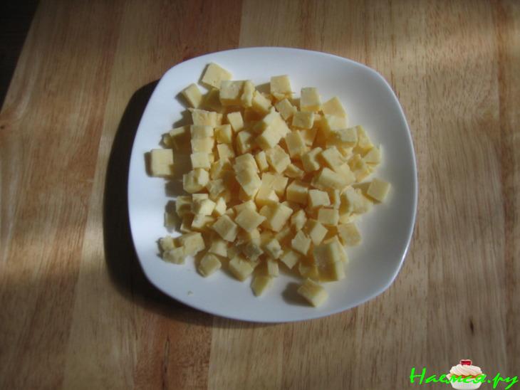 Салат с фасолью и чесноком