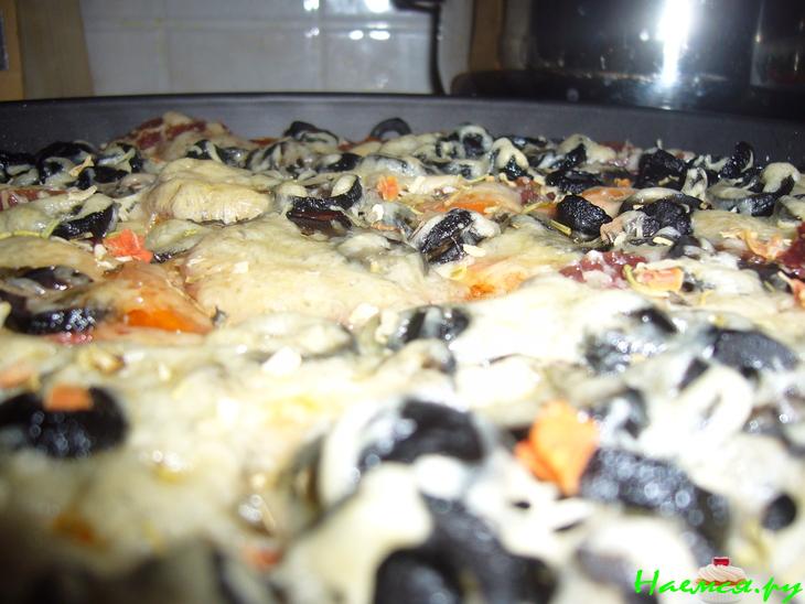 Пицца с салями и сыром Ламбер