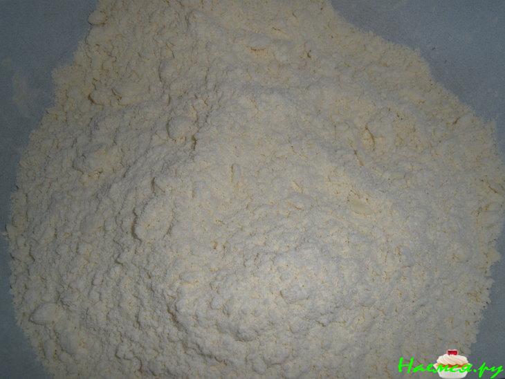 Торт "Наполеон" с кремом со сгущенкой Торт "Наполеон" с кремом со сгущенкой