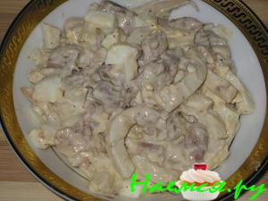 Мясной салат с кальмарами