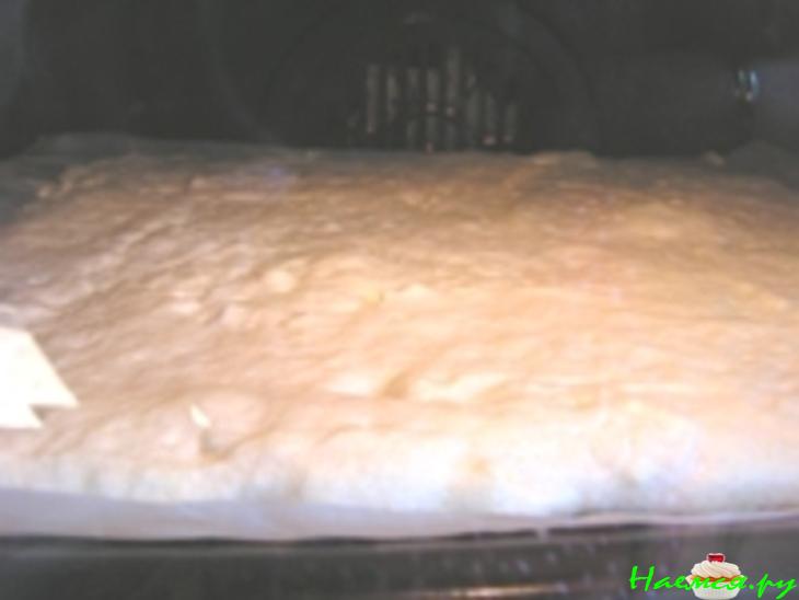 Бисквитные пирожные с грушами и с миндалем