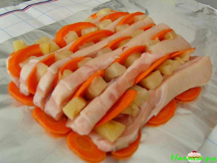 Свинина - книжка с ананасом и морковкой Свинина - книжка с ананасом и морковкой