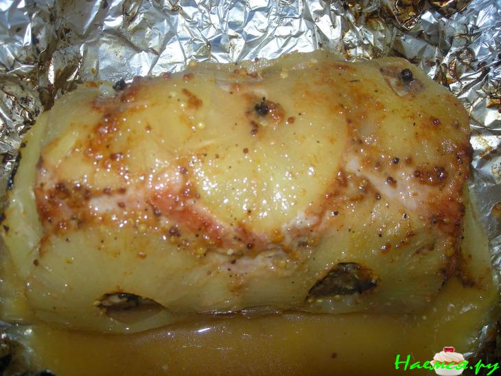 Мясо в ананасе