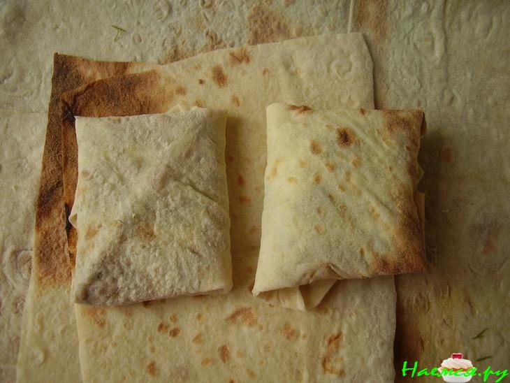 Лаваш с яйцом, сыром и зеленью