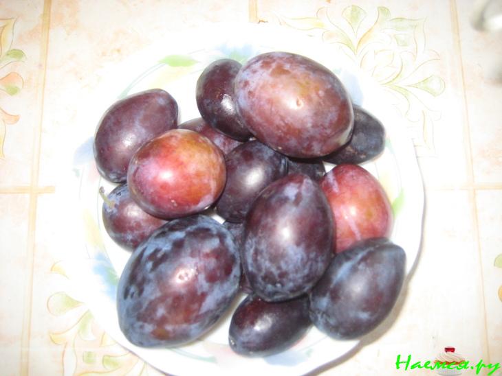 Аналогичный пирог со сливами