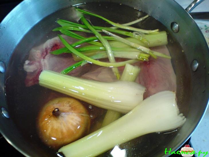 Солянка мясная сборная в горшочке