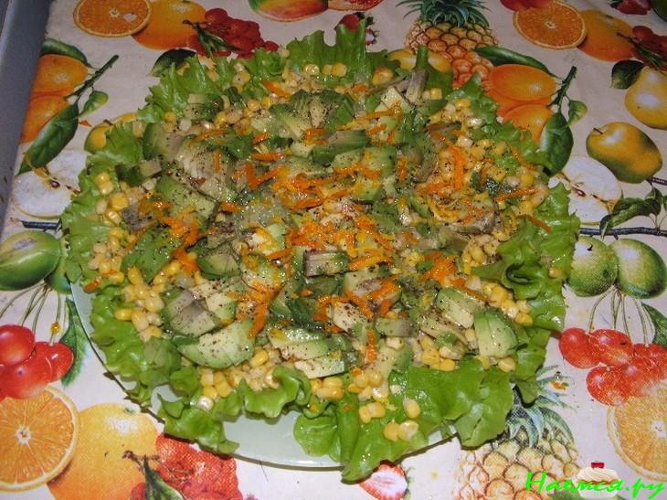 Салат из авокадо с кукурузой