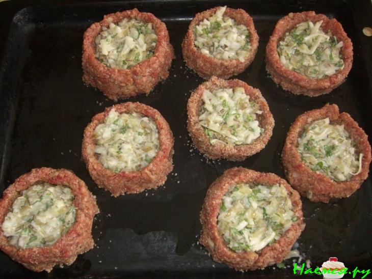 Корзиночки с огурцами, помидорами и сыром