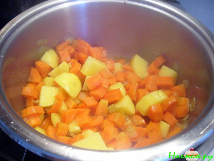 Морковно-имбирный суп-пюре "Солнце в тарелке" Морковно-имбирный суп-пюре "Солнце в тарелке"