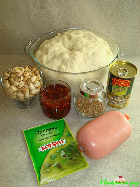 Хлеб с ветчиной и помидорами