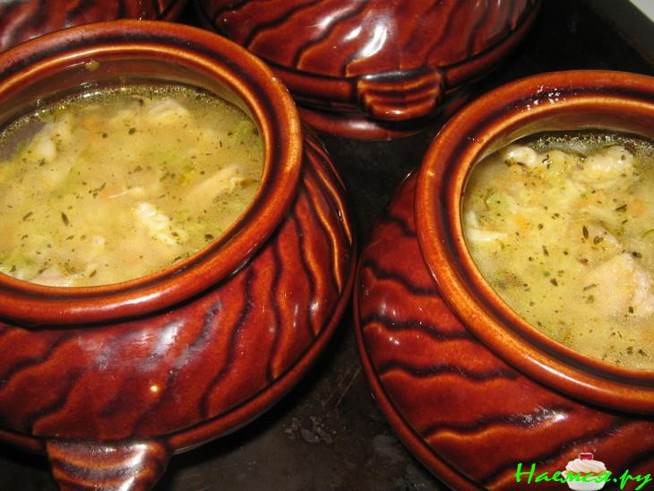 Рис с курицей и капустой в горшочке