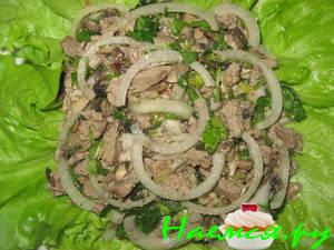 Салатик из куриной печени с грибами и редиской