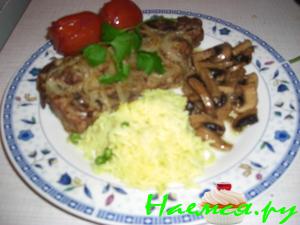 Свинина запеченная с грибами