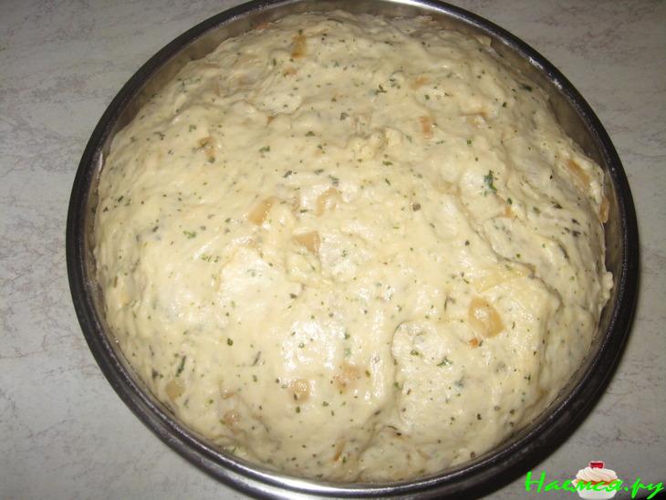 Ароматный хлеб с душистым маслом, травами и луком