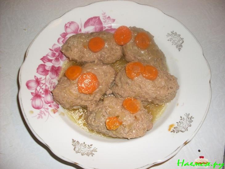 Куриные котлетки тушенные