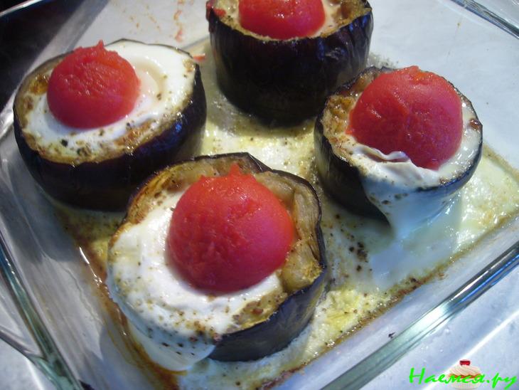 Яйца в баклажанах