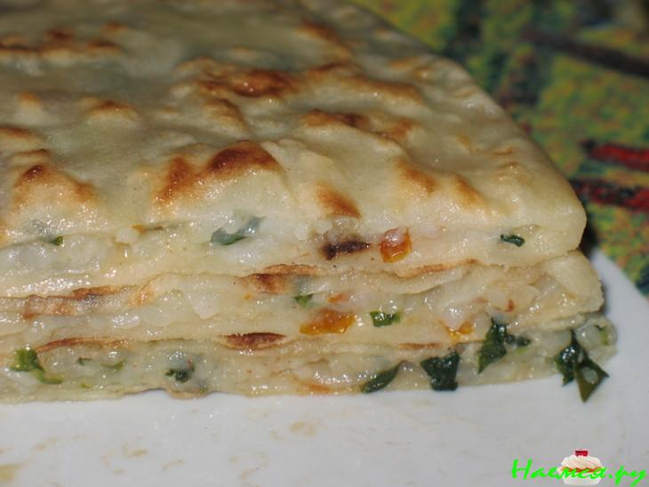 Чуду с брынзой, черемшой и сушеными томатами