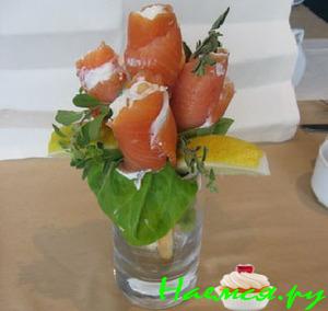 Красные цветы из рыбки