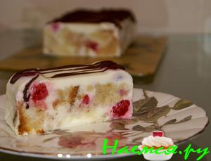 Сметанно-бисквитный десерт с малиной