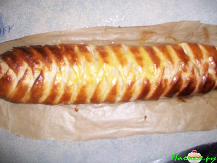 Рулет слоеный