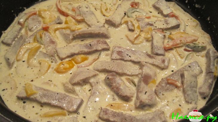 Спагетти с языком, сладким перцем и прованскими травами