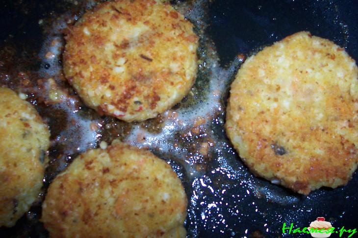Крабовые котлеты с морковью и картофелем 