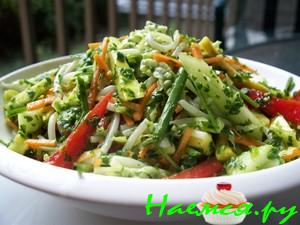 Салат овощной с рисовой лапшой Салат овощной с рисовой лапшой