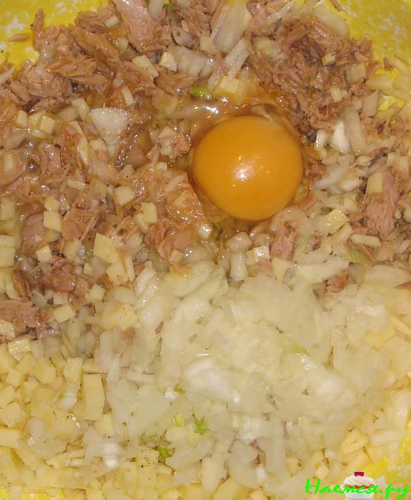 Котлетки из тунца, фаршированные оливками