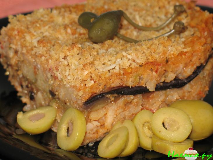 Средиземноморская запеканка из риса с баклажанами