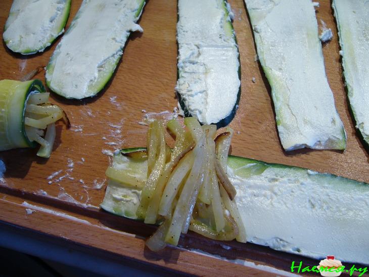 Рулетики из цуккини с кольраби Рулетики из цуккини с кольраби
