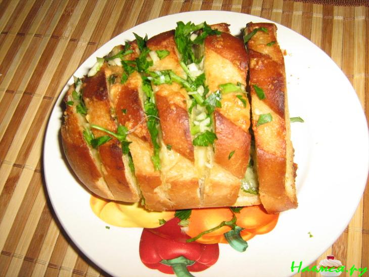 Томатный суп с сырно-чесночными гренками