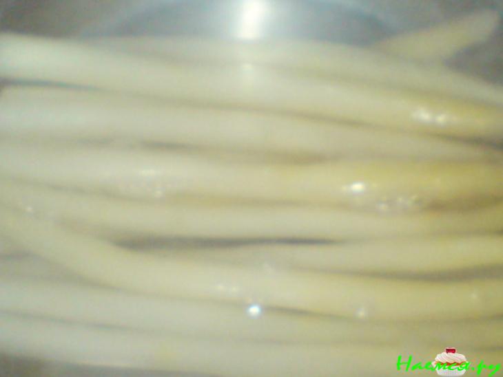 Салат из спаржи, стручков горошка и рыбы Салат из спаржи, стручков горошка и рыбы