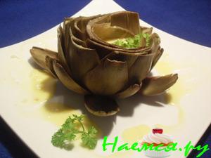 Артишок с винным соусом