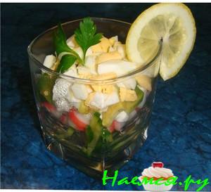 Салат с крабовыми палочками и авокадо Салат с крабовыми палочками и авокадо