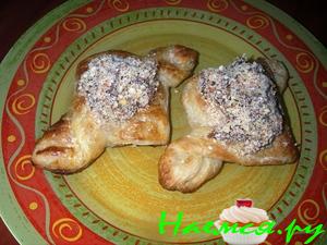 Быстрые слойки с орехами