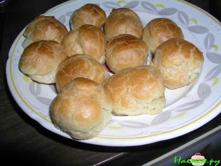 Профитроли с кремом в глазури