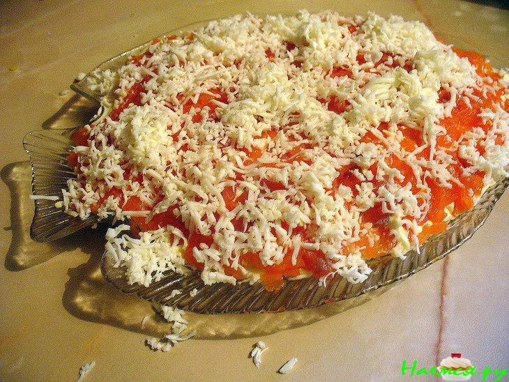 Салат "Одуванчик" с форелью